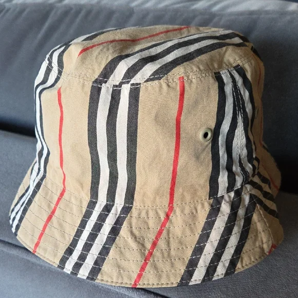 Burberry Reversible Check Bucket Hat - Picture 7 of 12